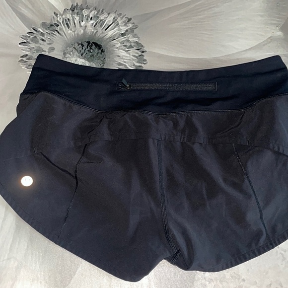 Lululemon Women's  Run short 4 - Picture 5 of 9